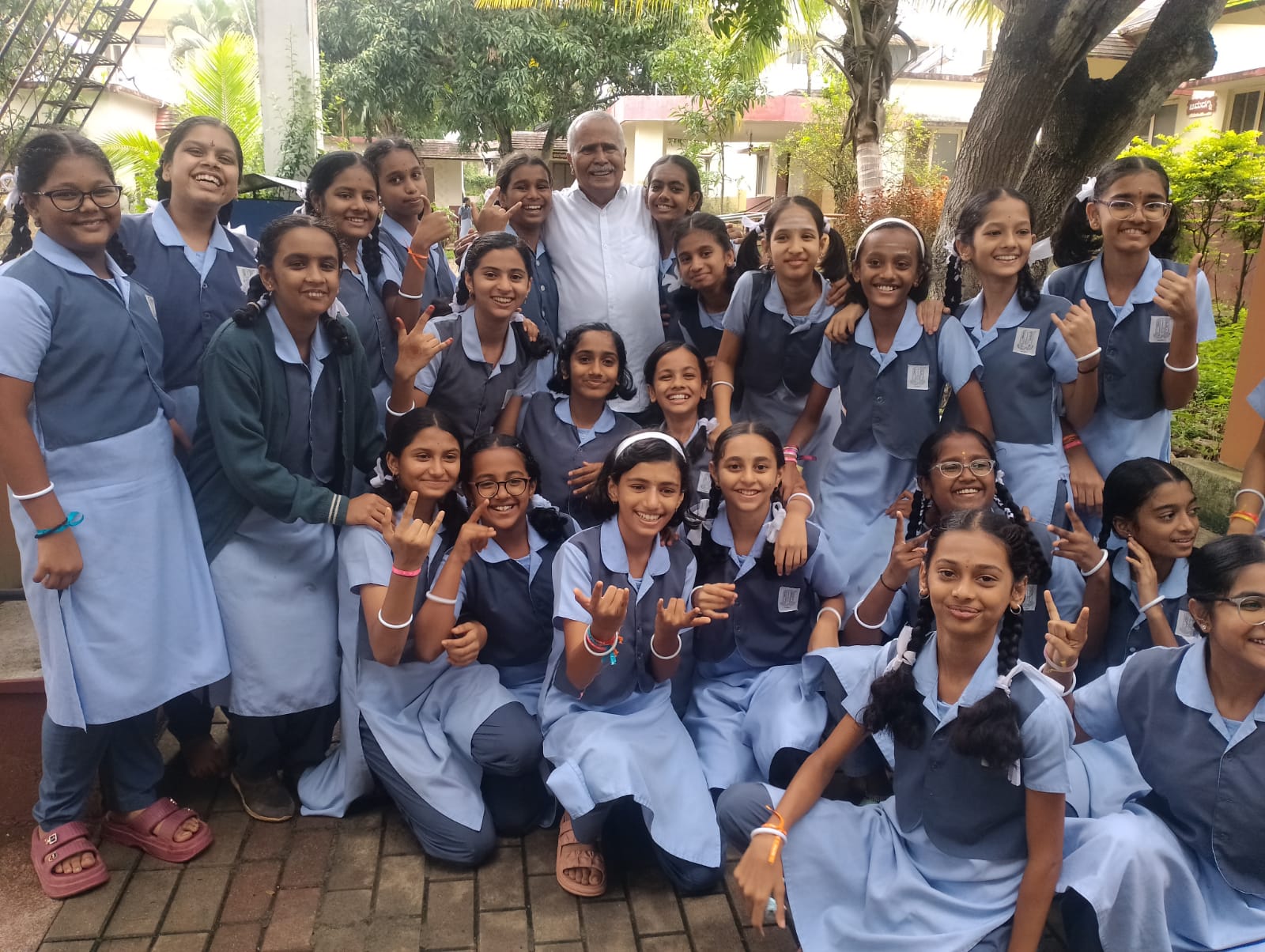 Visit to old age home Mishrikoti 